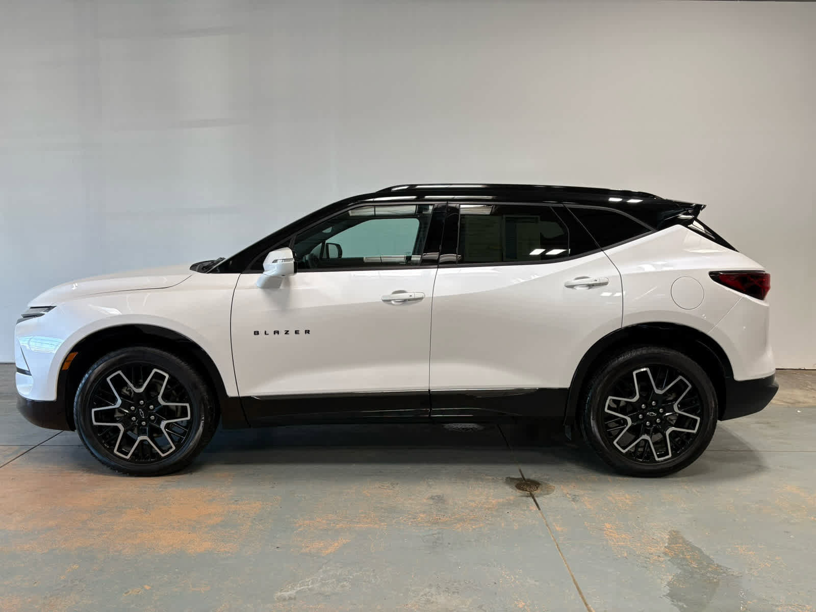 Certified 2025 Chevrolet Blazer RS w/ Driver Confidence II Package image 2