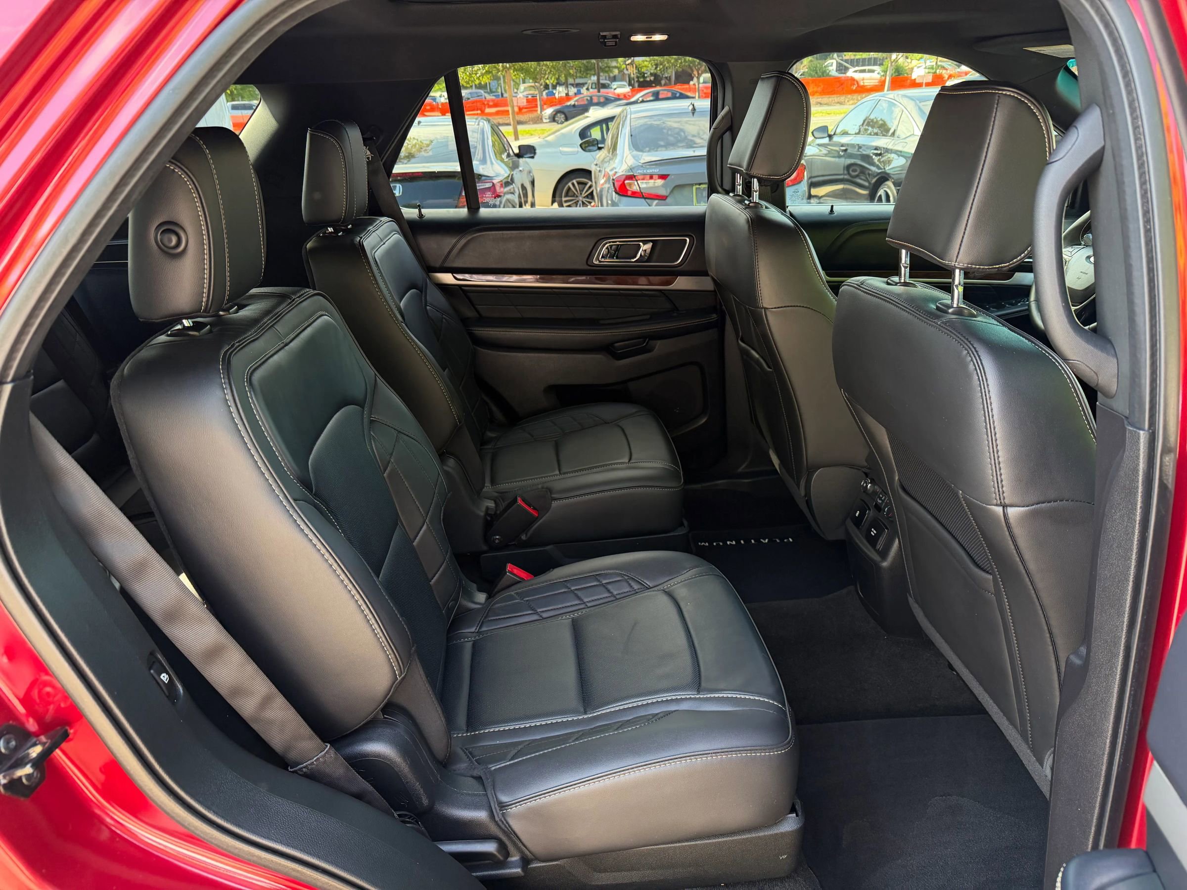 Used 2018 Ford Explorer Platinum AWD/4WD image 12