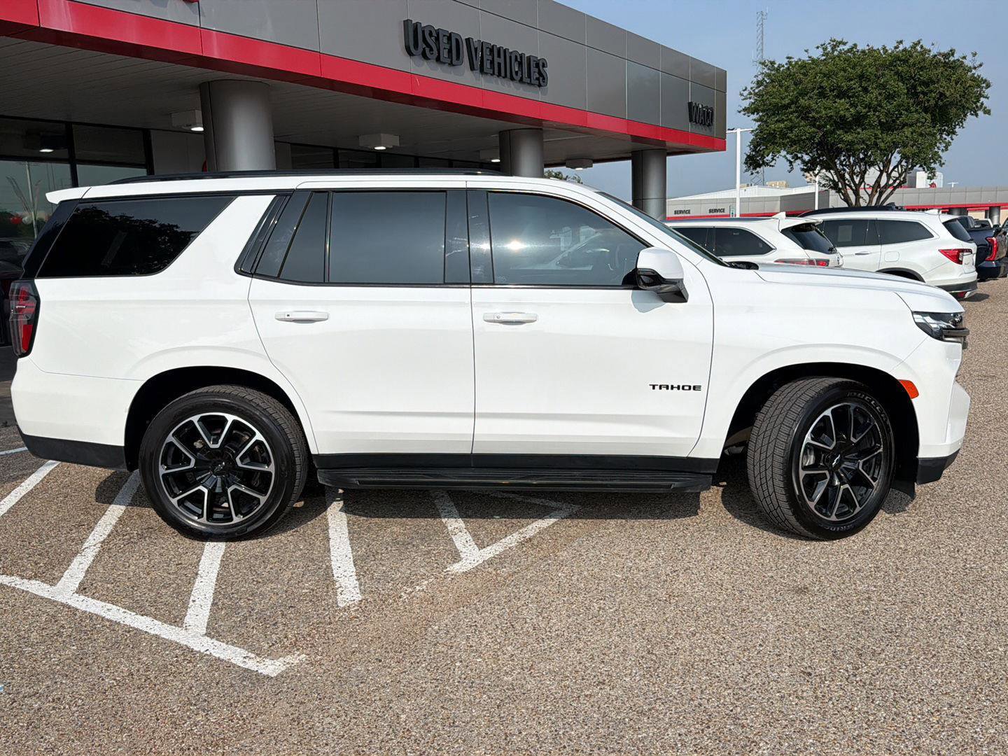 Used 2022 Chevrolet Tahoe RST w/ Luxury Package RWD image 2
