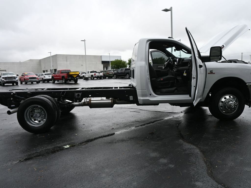 New 2025 RAM 3500 Tradesman image 15