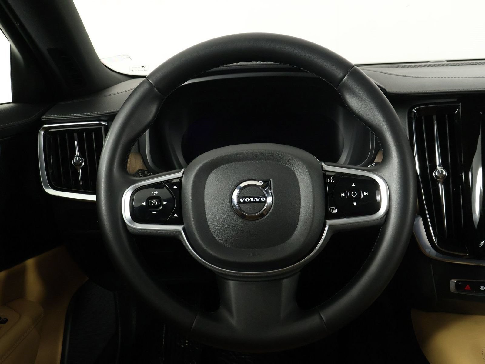 Certified 2023 Volvo V90 B6 Cross Country Ultimate w/ Climate Package AWD/4WD image 8