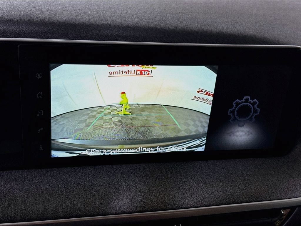 Used 2025 Nissan Kicks SV AWD/4WD image 6
