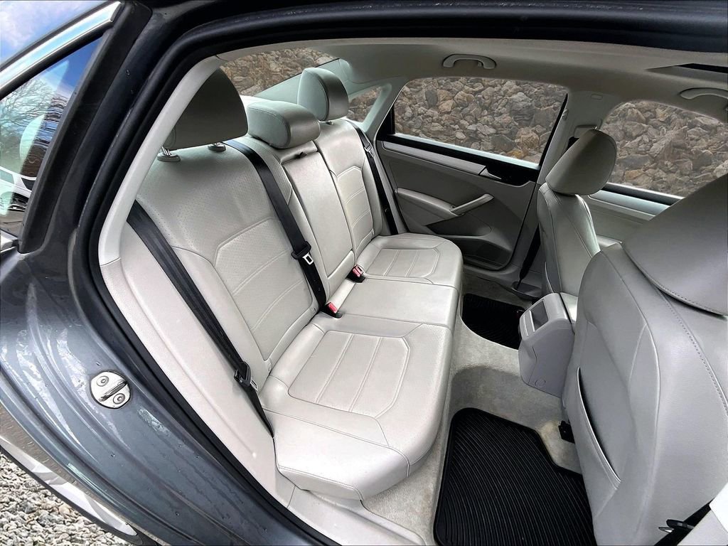 Used 2012 Volkswagen Passat 2.5 SE image 18