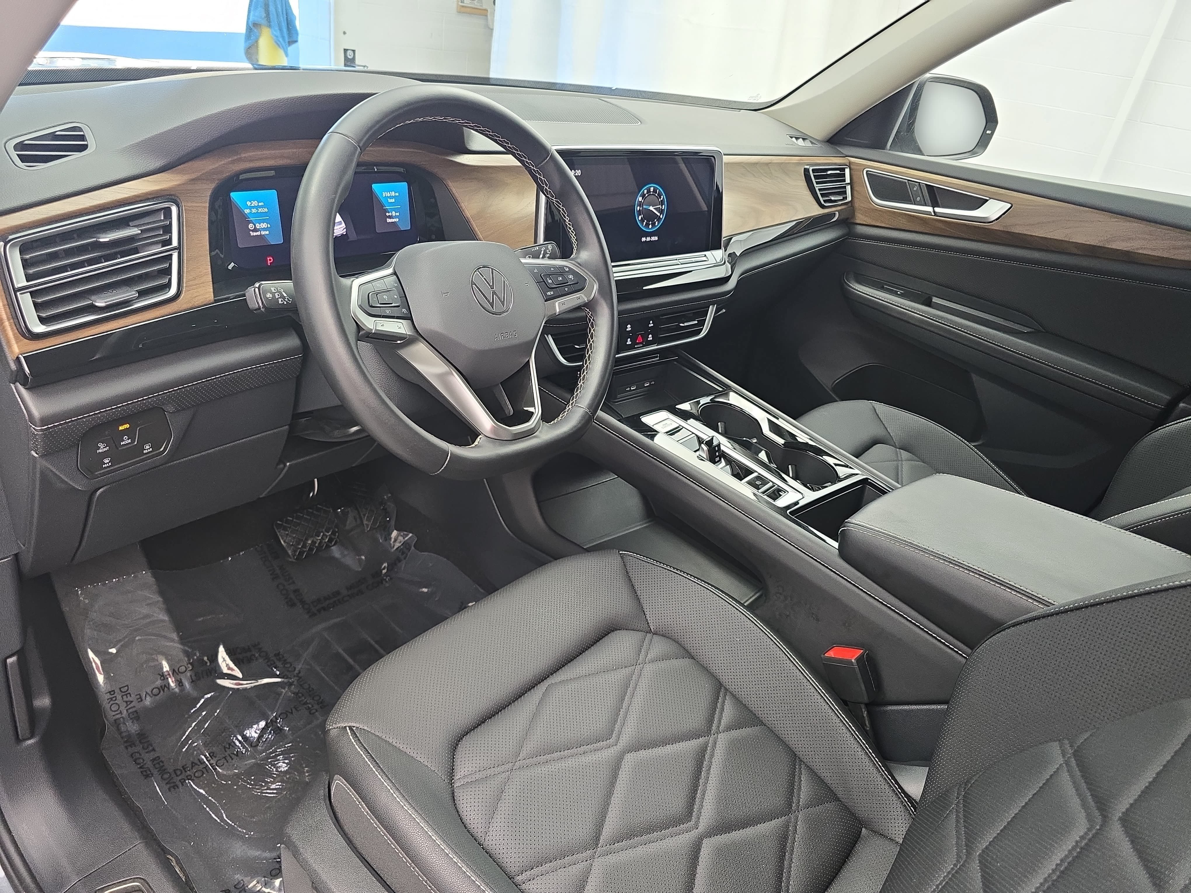 Used 2025 Volkswagen Atlas SE FWD image 17
