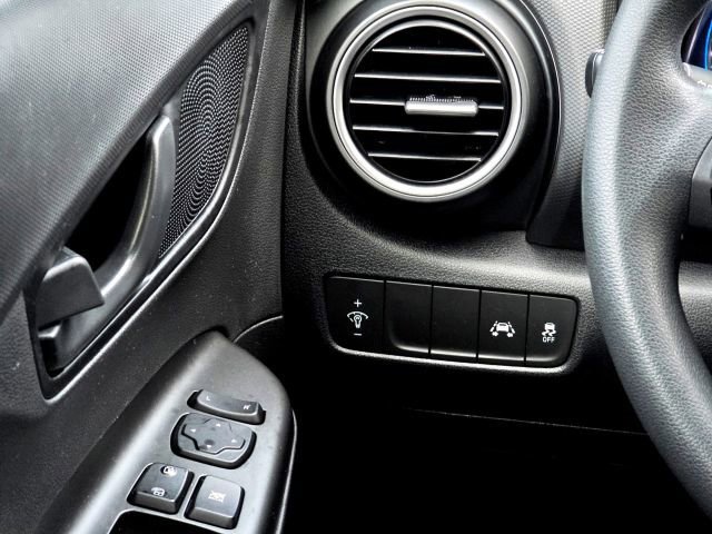 Used 2021 Hyundai Kona SE image 16