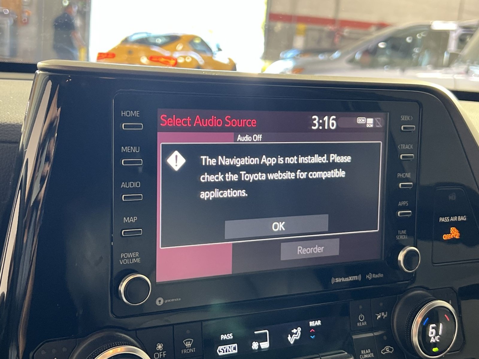Used 2022 Toyota Highlander XLE AWD/4WD image 20