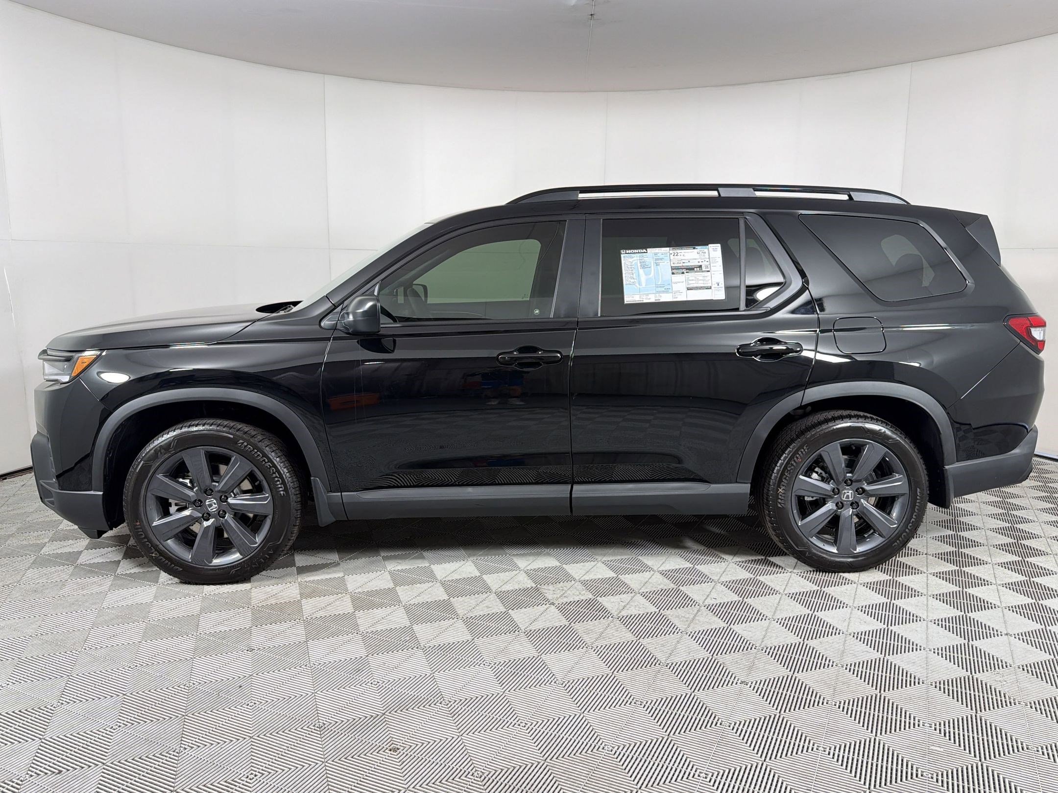 New 2026 Honda Pilot Sport image 2