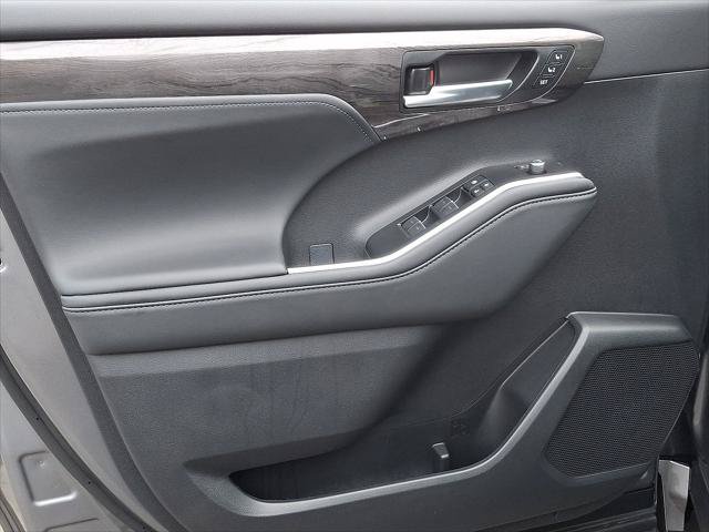 Certified 2026 Toyota Highlander Limited AWD/4WD image 12