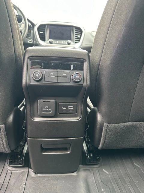 Used 2023 GMC Acadia SLE w/ Driver Convenience Package image 18