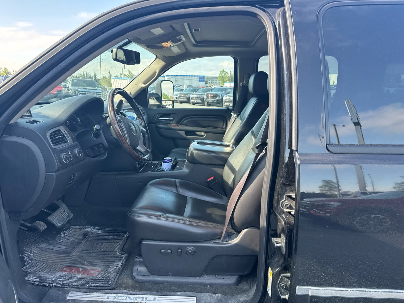 Used 2013 GMC Sierra 2500 Denali w/ Suspension Package, Off-Road AWD/4WD image 4