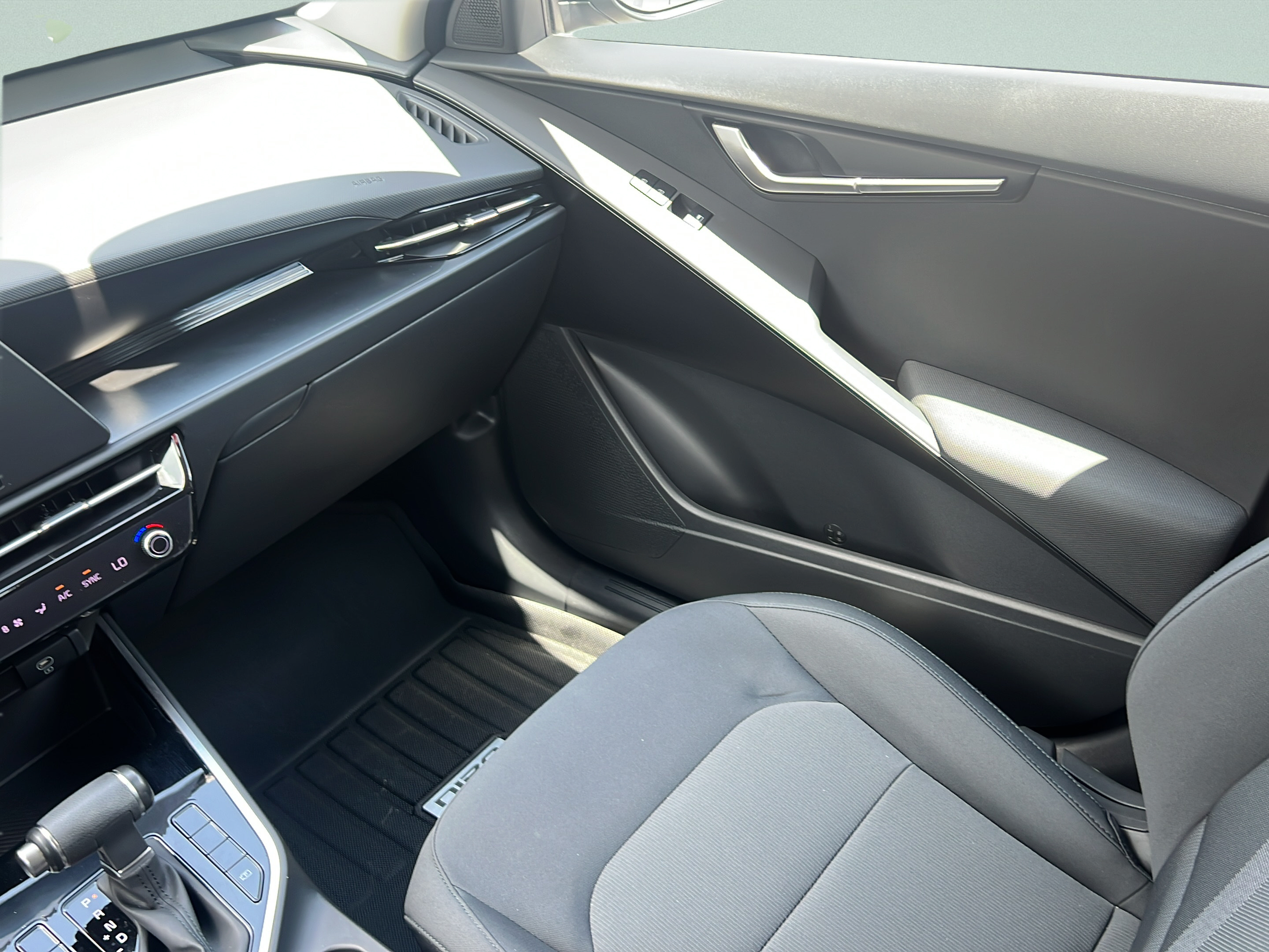 Certified 2024 Kia Niro LX FWD image 13