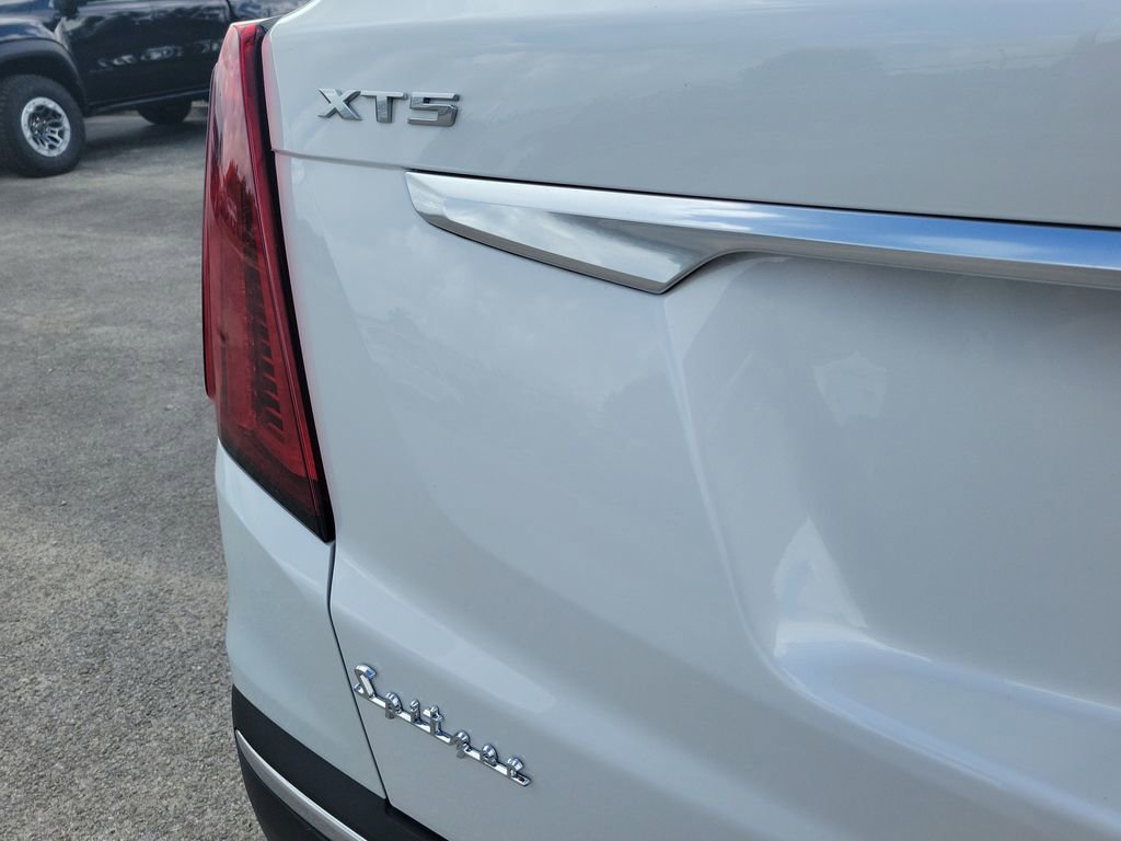 Used 2025 Cadillac XT5 Premium Luxury image 6