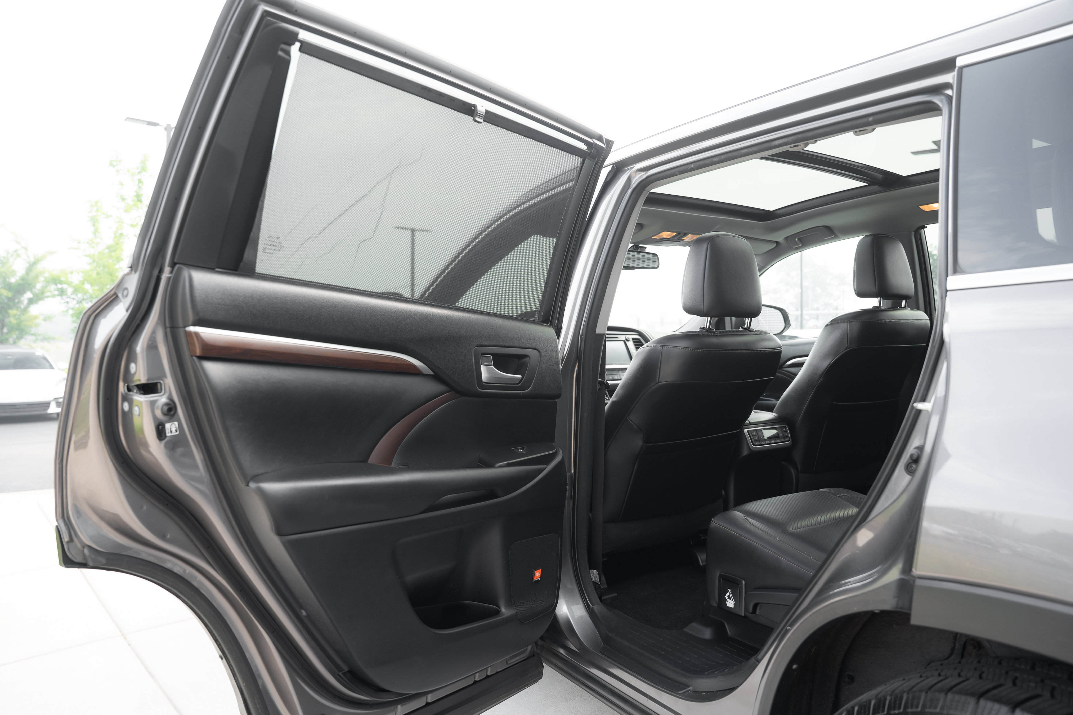 Used 2015 Toyota Highlander Limited Platinum AWD/4WD image 21