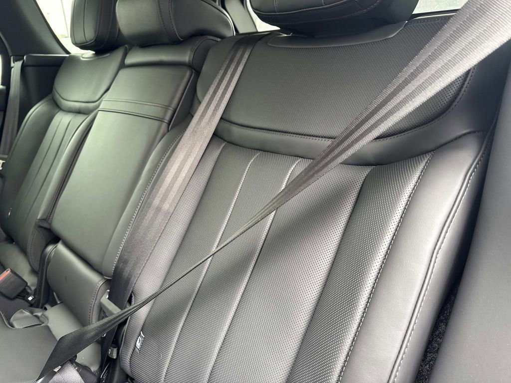 New 2026 Land Rover Range Rover SE image 12