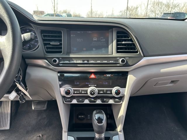 Used 2020 Hyundai Elantra SEL image 28