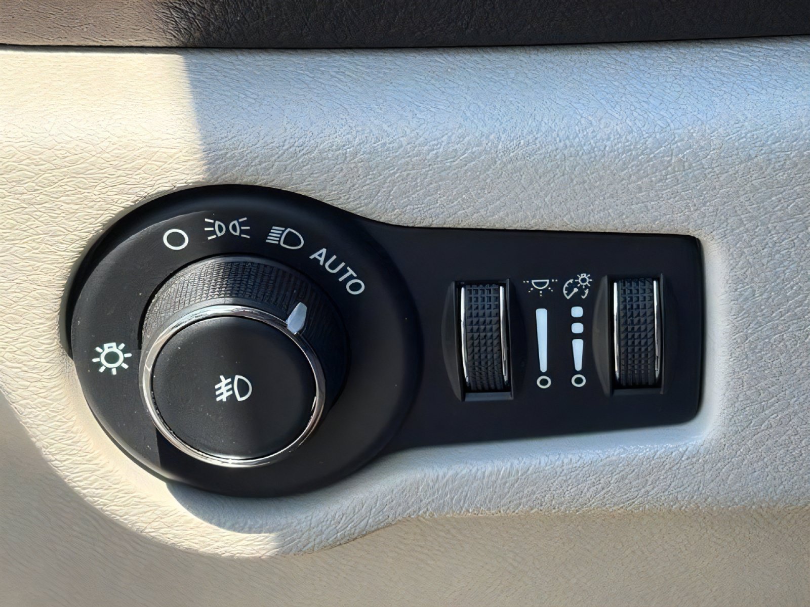 Used 2021 Chrysler Pacifica Touring-L w/ Uconnect Theater Family Group FWD image 23