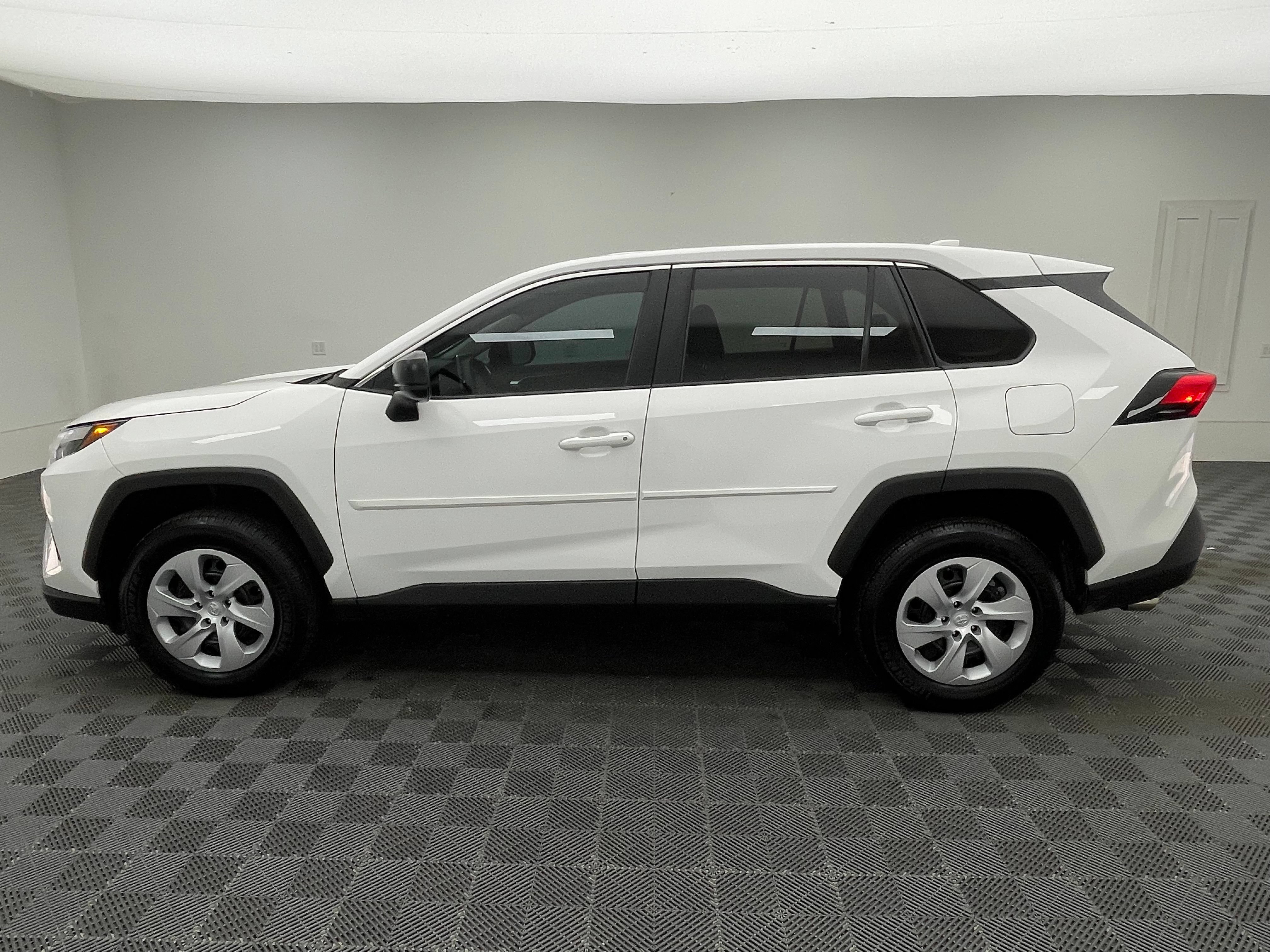 Used 2024 Toyota RAV4 LE FWD image 10