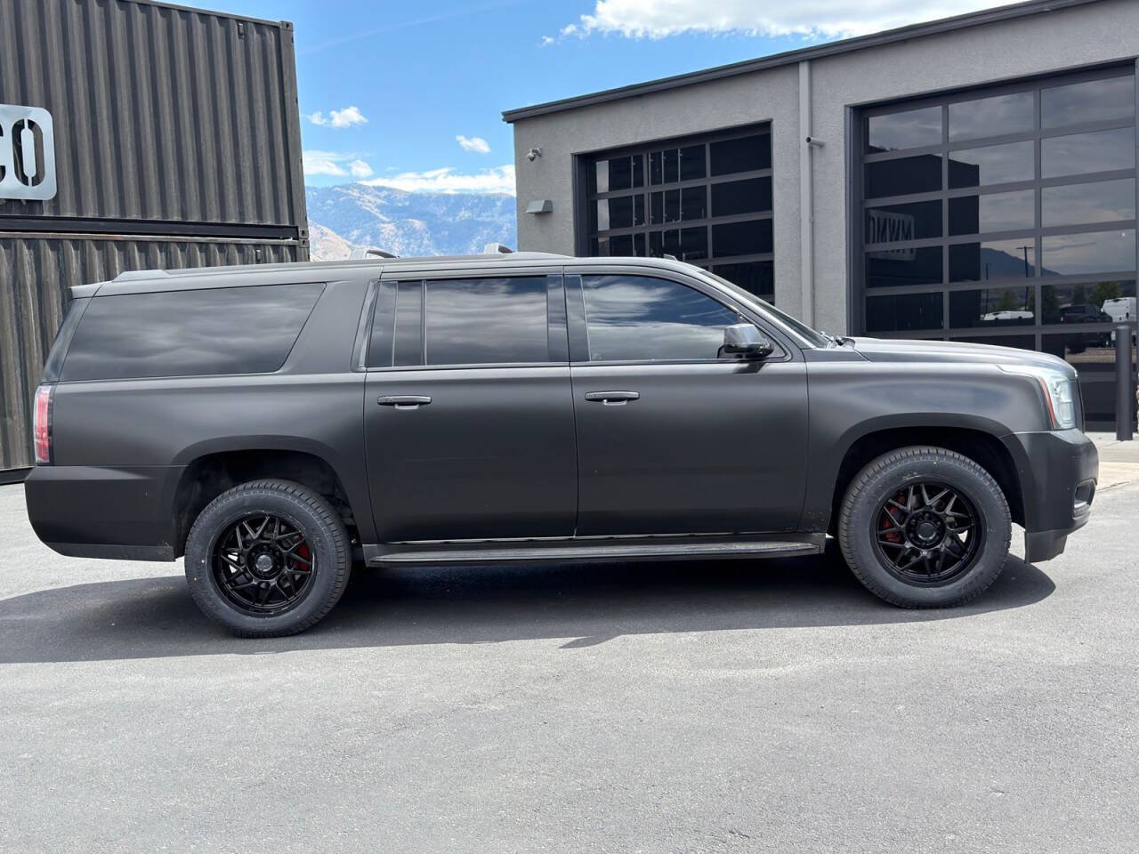 Used 2018 GMC Yukon XL SLT w/ Open Road Package AWD/4WD image 4