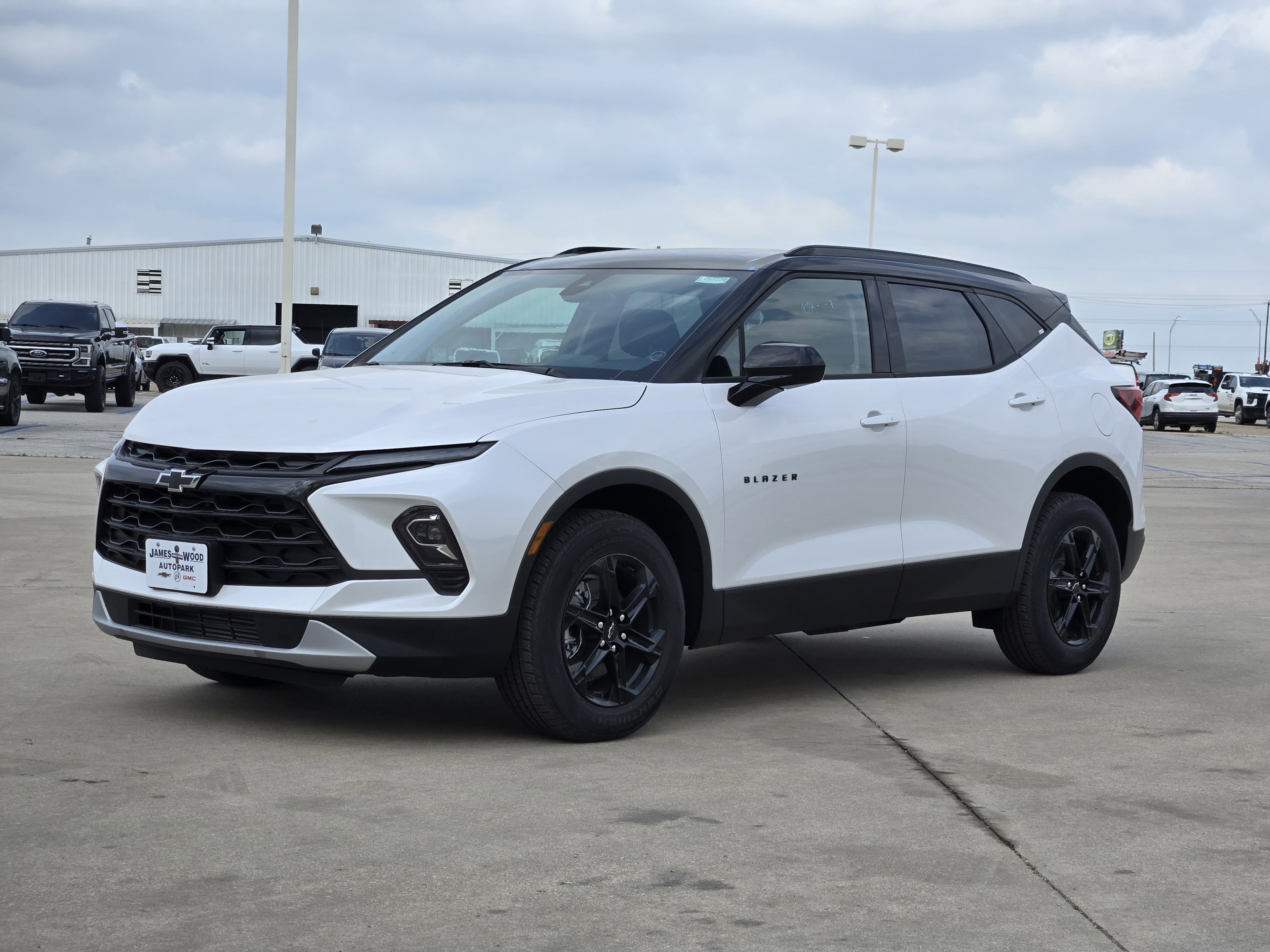 New 2025 Chevrolet Blazer LT w/ Convenience Package image 2