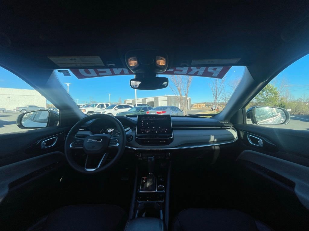 Used 2023 Jeep Compass Limited image 27