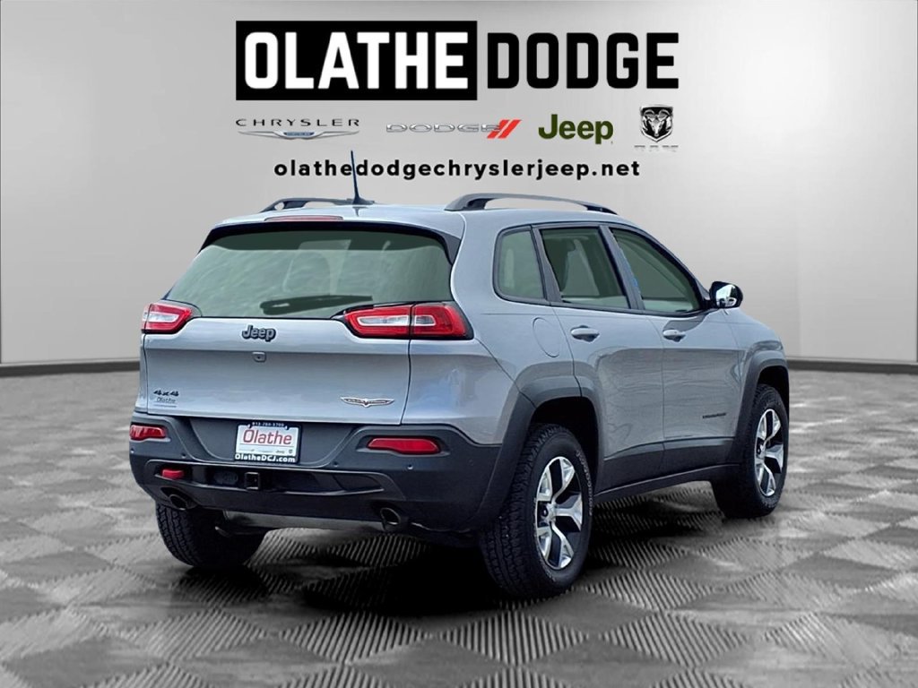 Used 2016 Jeep Cherokee Trailhawk w/ Comfort/Convenience Group AWD/4WD image 31