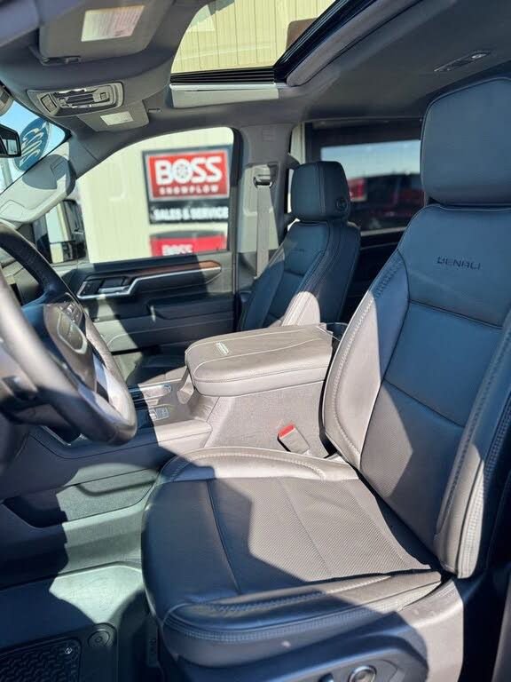 Used 2025 GMC Sierra 3500 Denali image 19