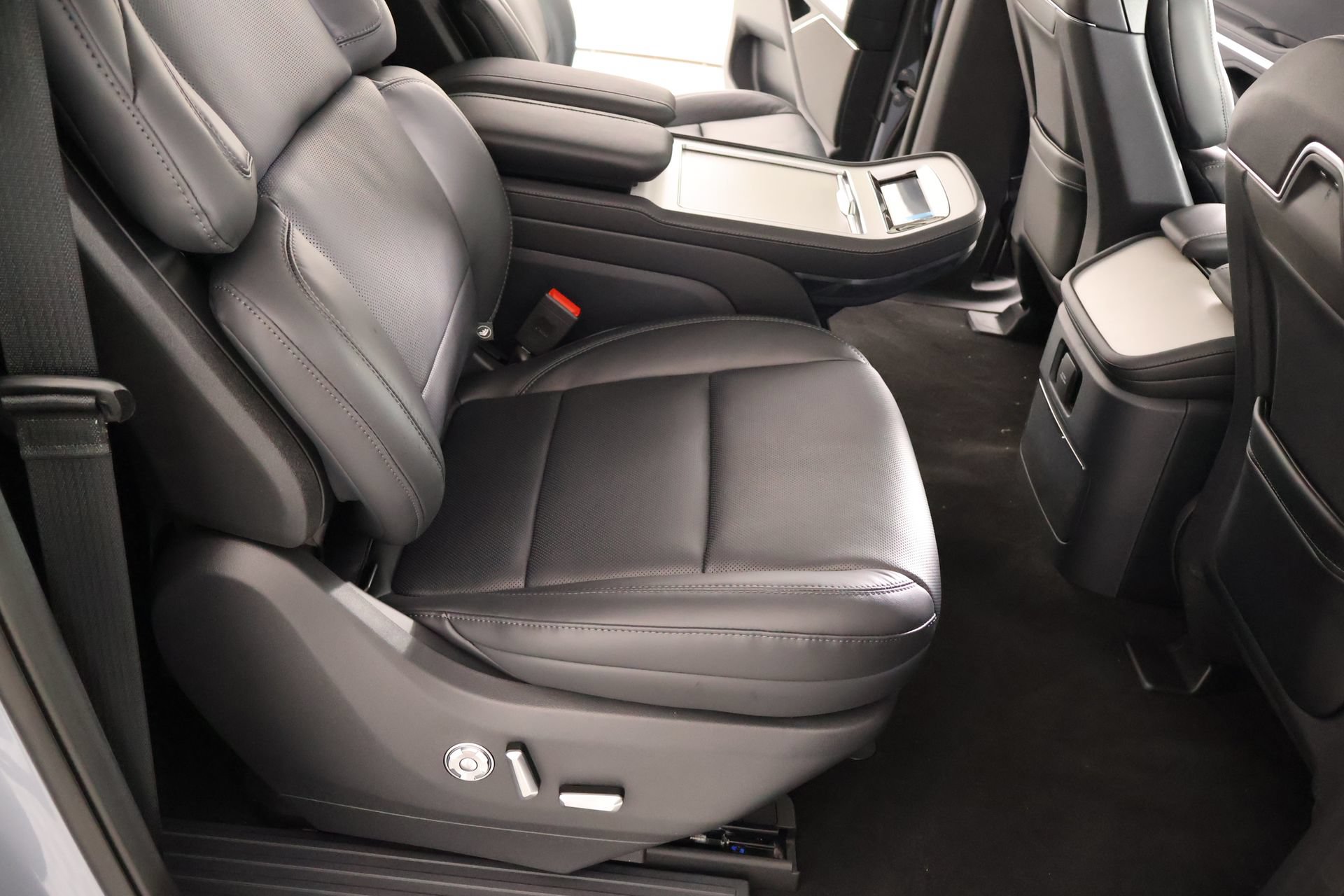 New 2026 Lincoln Navigator L Reserve w/ Jet Appearance Package AWD/4WD image 15