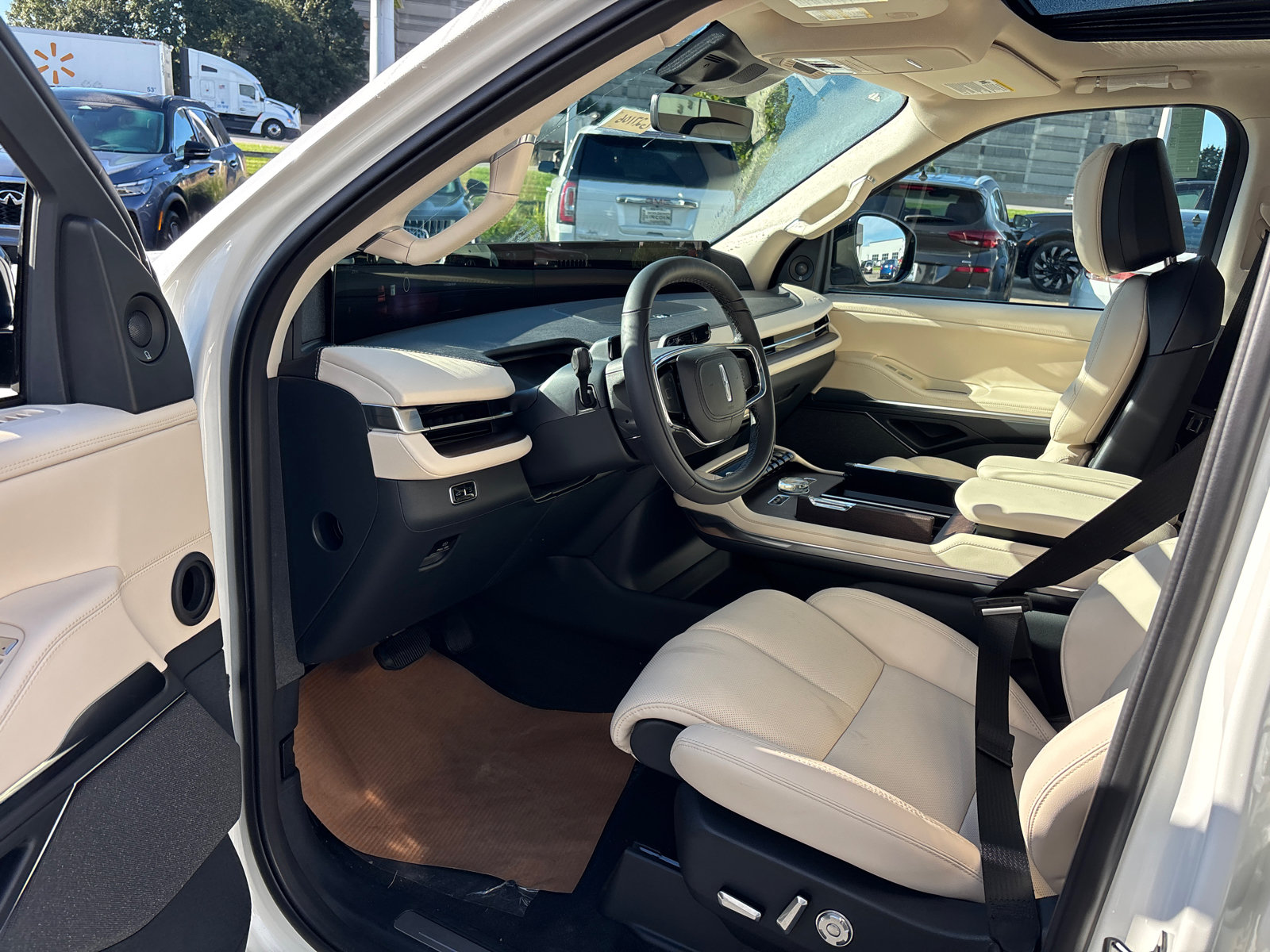 New 2027 Lincoln Navigator Reserve AWD/4WD image 24