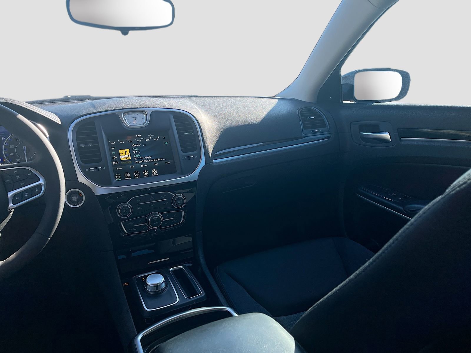 Used 2023 Chrysler 300 Touring w/ Safetytec Plus Group image 20