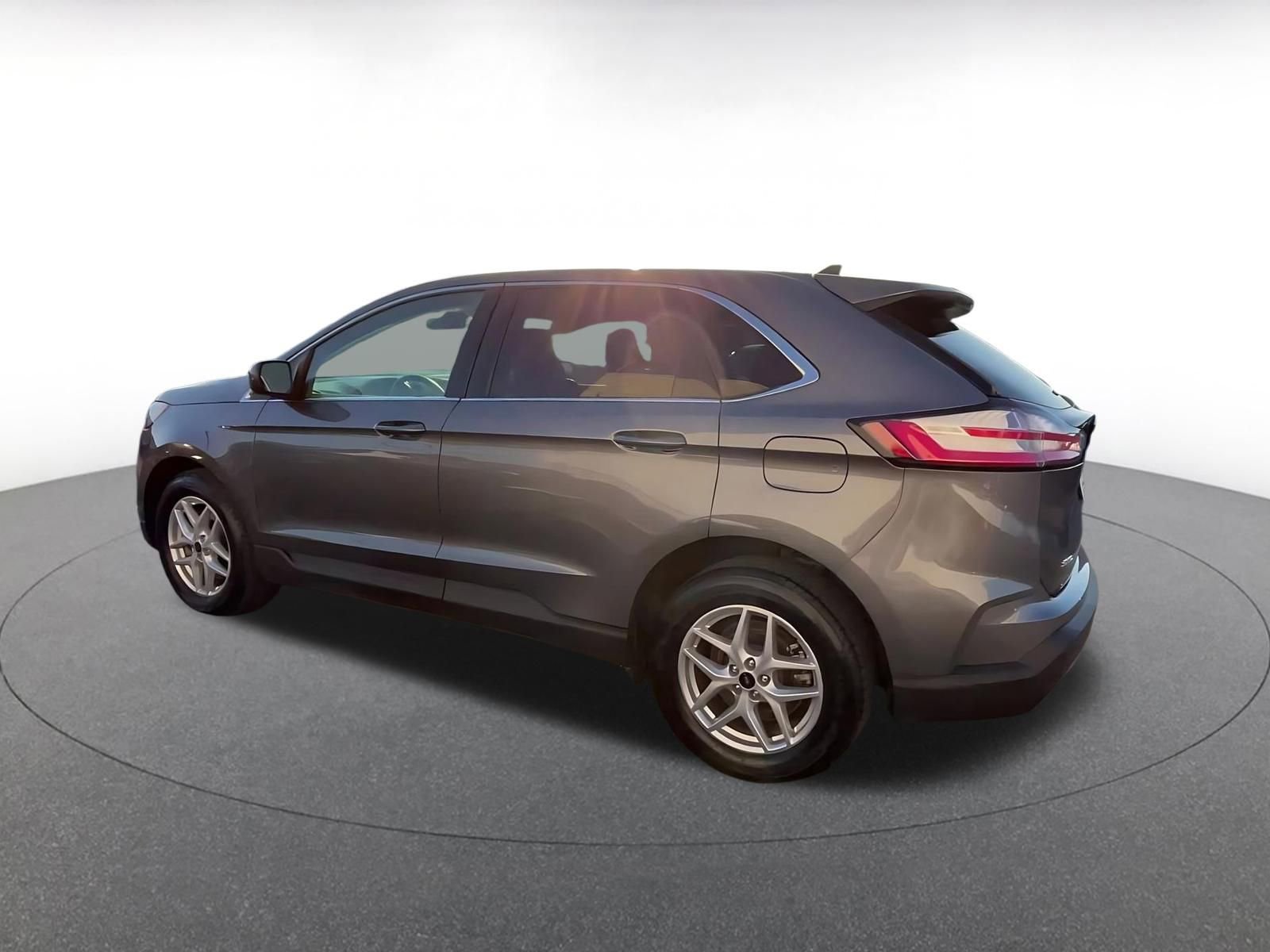 Used 2024 Ford Edge SEL image 10