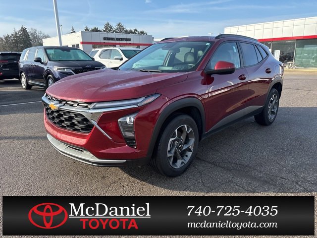 Used 2025 Chevrolet Trax LT w/ Driver Confidence Package image 1