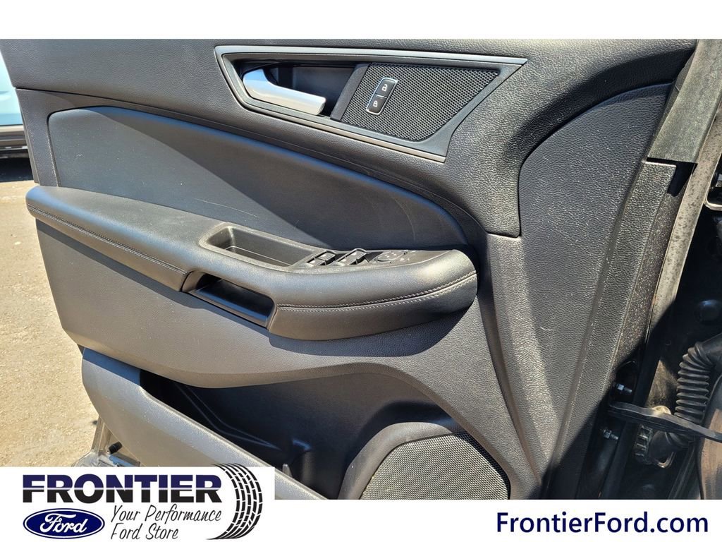 Used 2020 Ford Edge SE FWD image 21