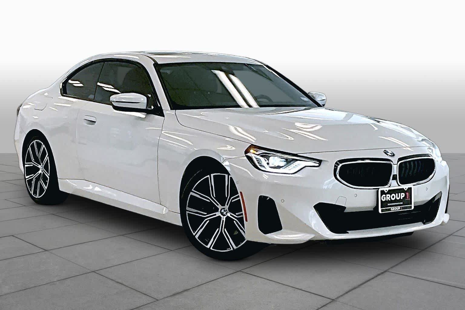 Used 2023 BMW 230i Coupe w/ Premium Package RWD image 2