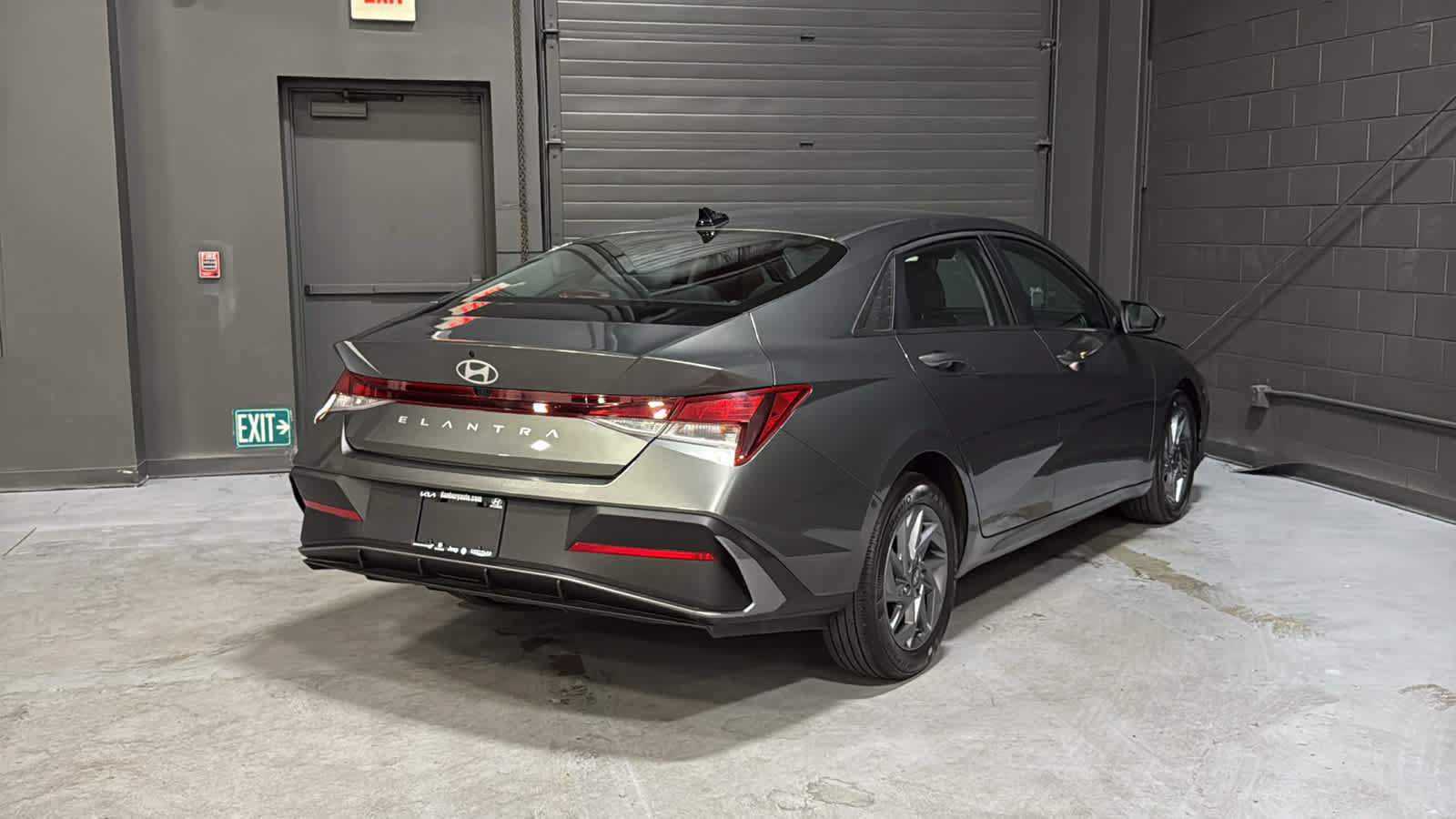 Used 2024 Hyundai Elantra SEL FWD image 4