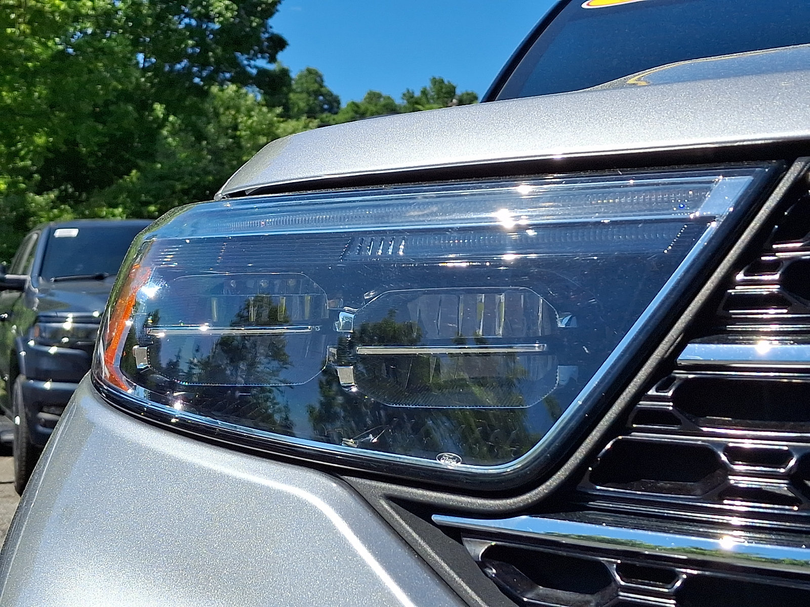 Used 2021 Ford Explorer XLT w/ Class III Trailer Tow Package AWD/4WD image 9