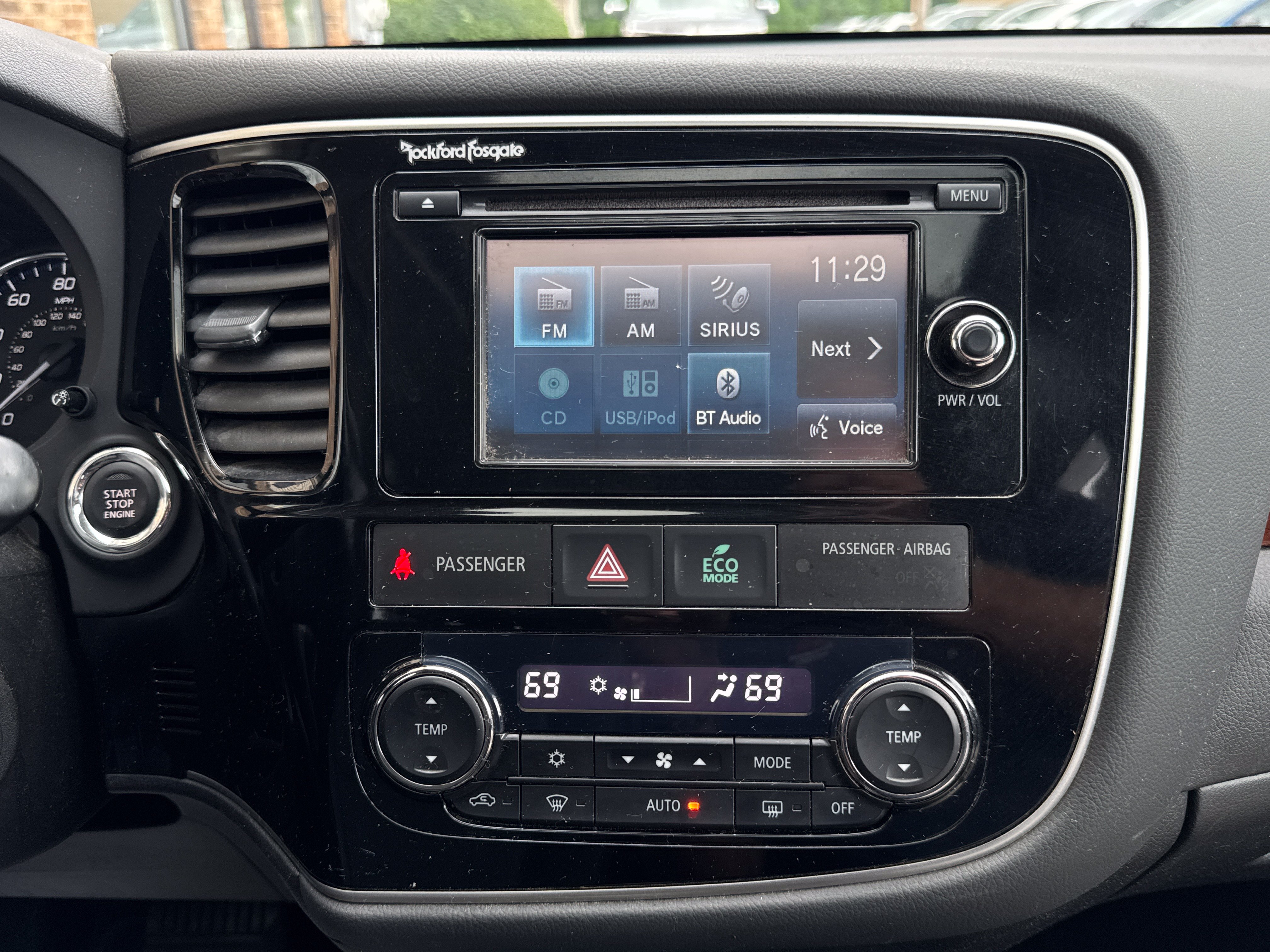 Used 2015 Mitsubishi Outlander SE AWD/4WD image 19