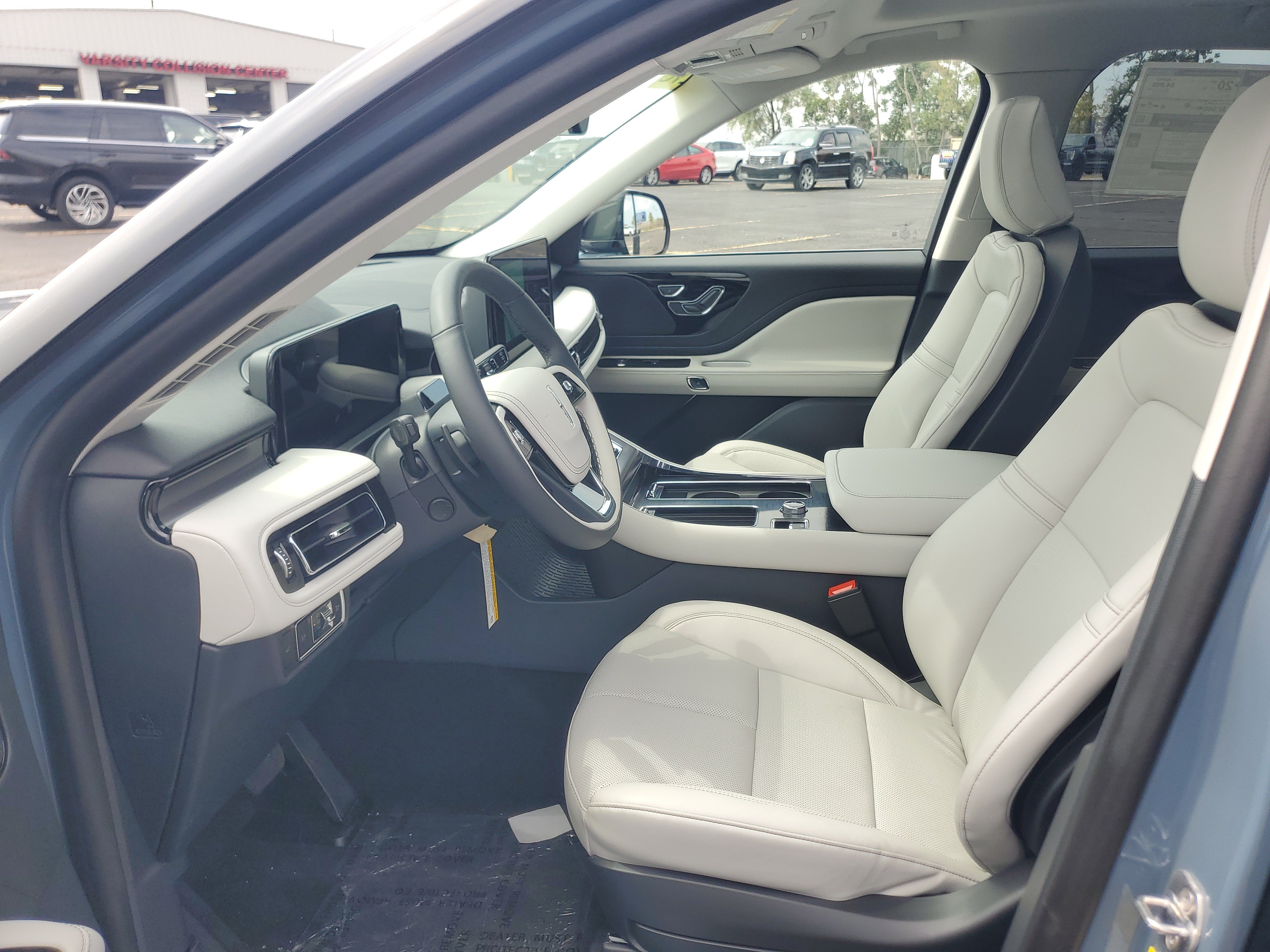 New 2026 Lincoln Aviator AWD image 11