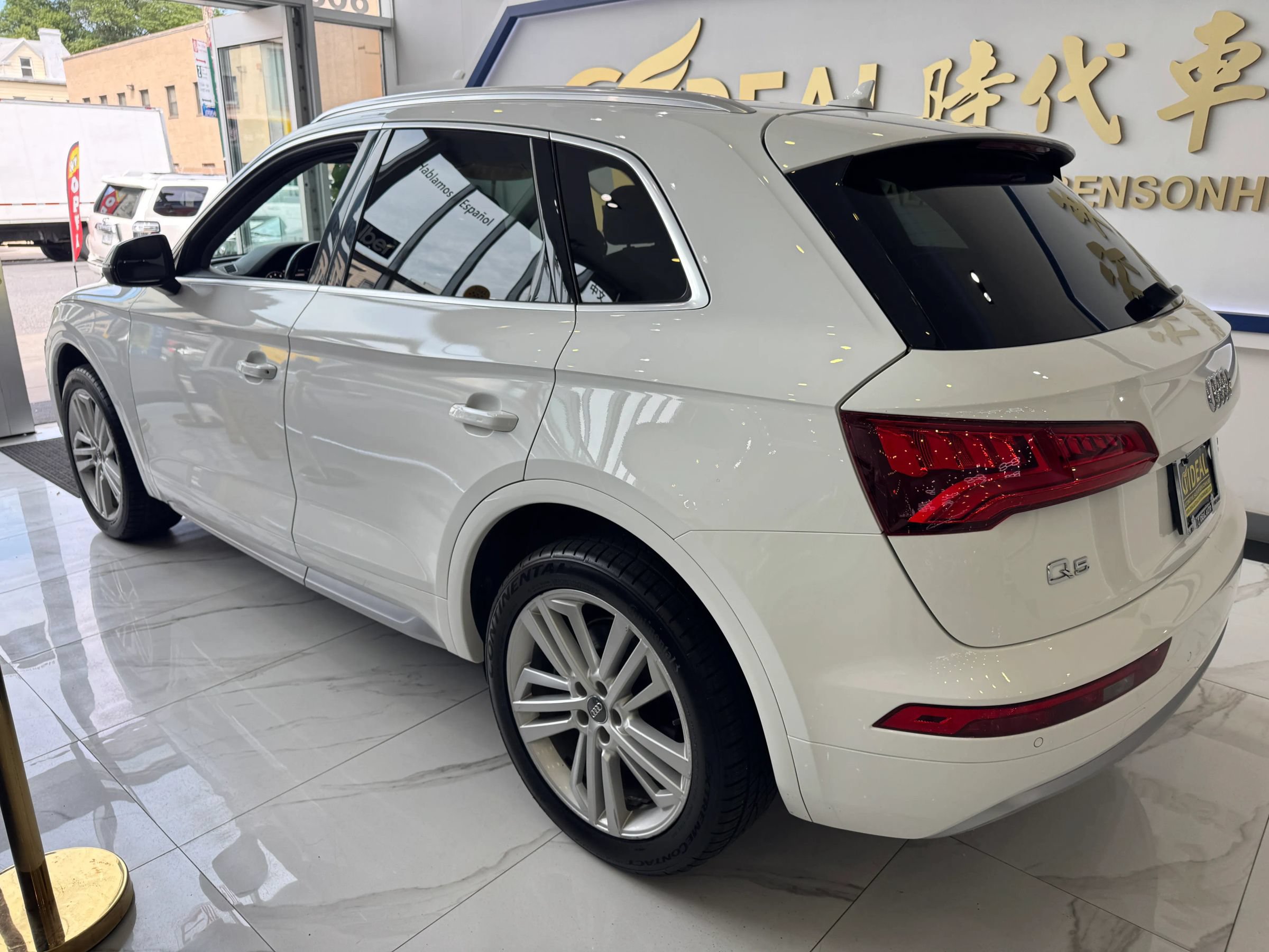 Used 2018 Audi Q5 2.0T Premium Plus w/ Premium Plus Package AWD/4WD image 5