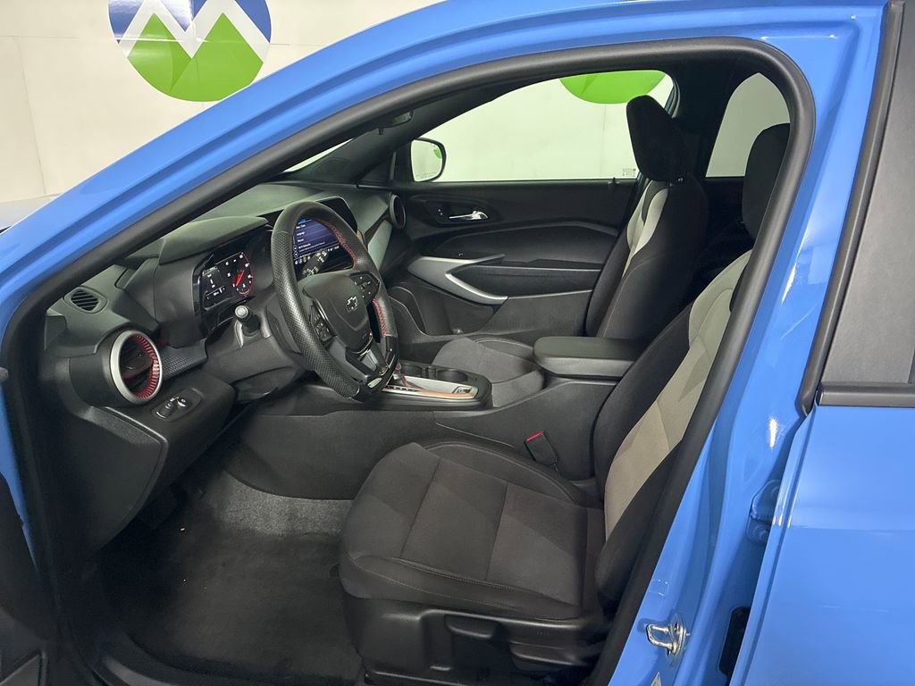 Used 2024 Chevrolet Trax RS FWD image 9