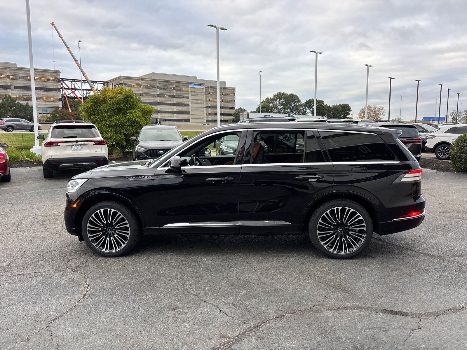 Used 2023 Lincoln Aviator Black Label w/ Class IV Trailer Tow Package image 4