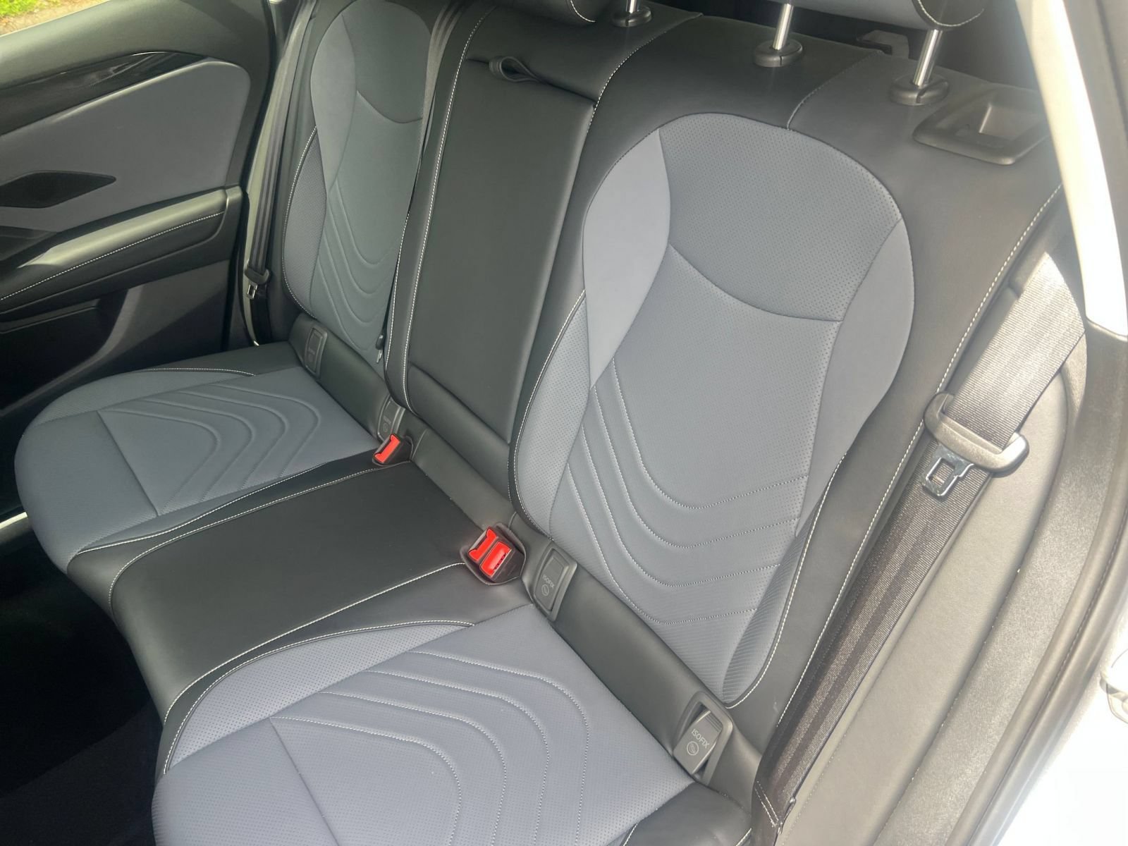 Used 2026 Volkswagen Tiguan SE FWD image 33