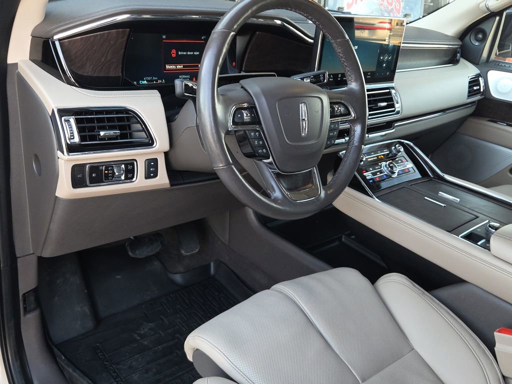 Used 2024 Lincoln Navigator Reserve image 17