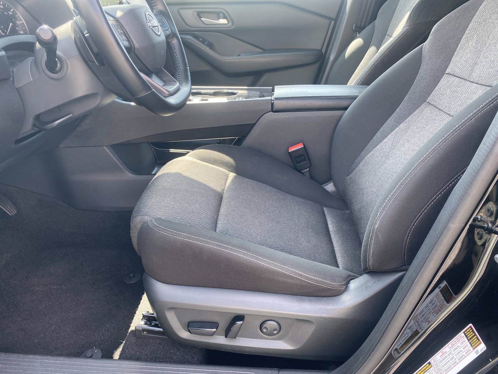 Used 2025 Nissan Rogue SV FWD image 22
