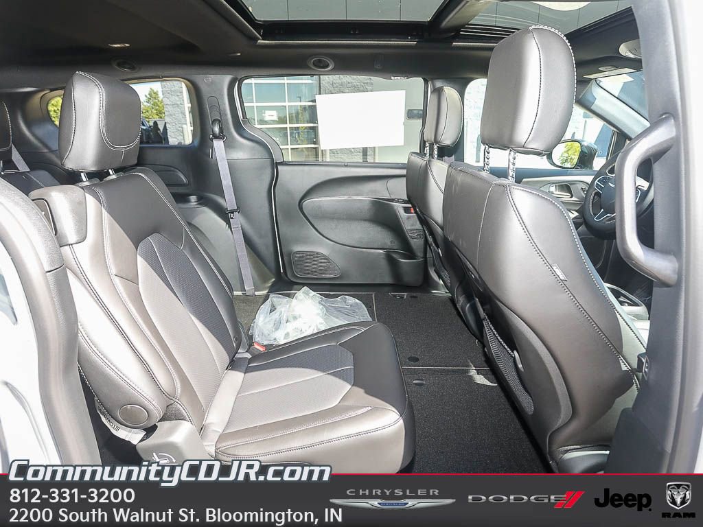 New 2026 Chrysler Pacifica Select image 19