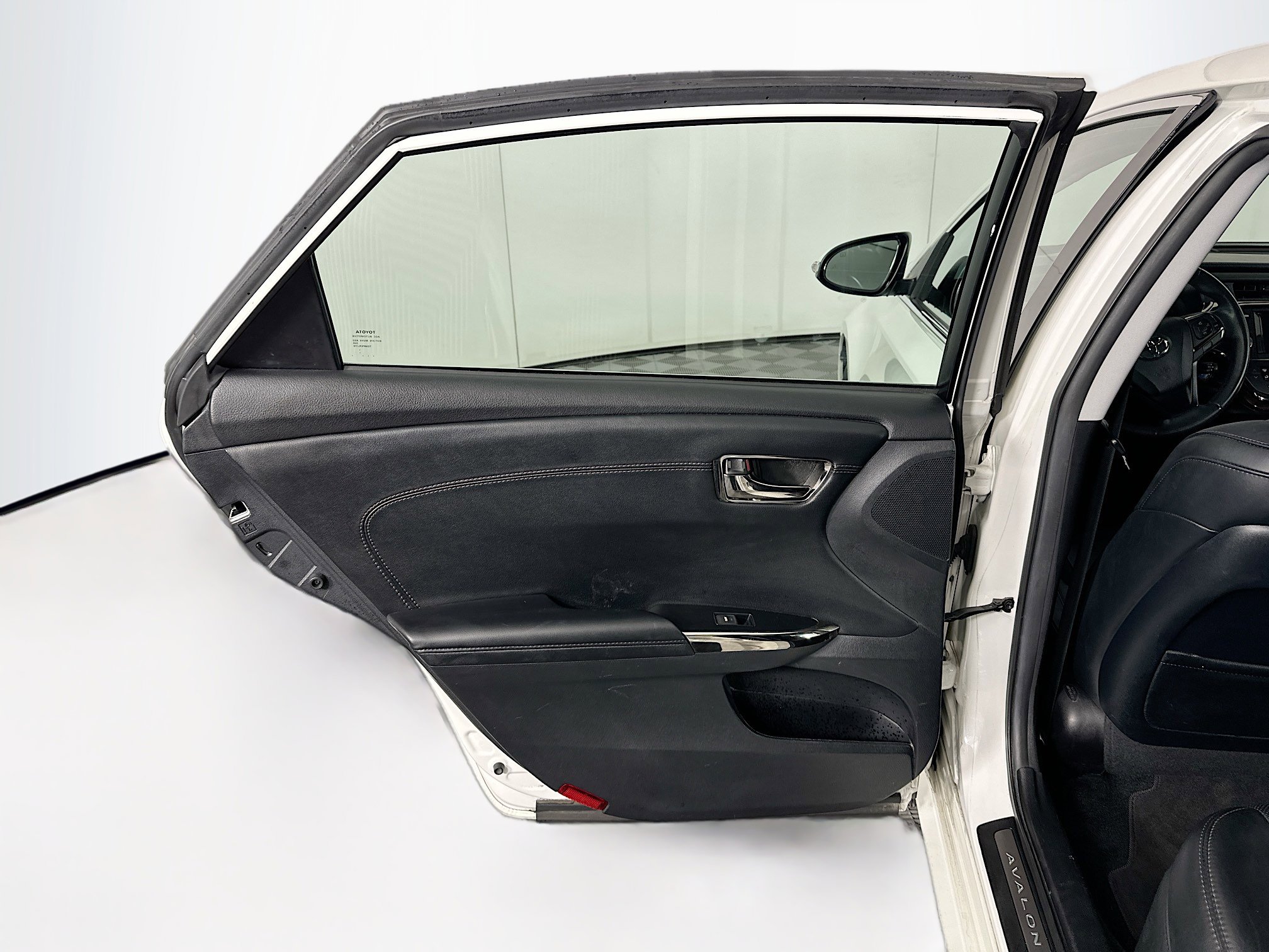 Used 2014 Toyota Avalon Limited image 26