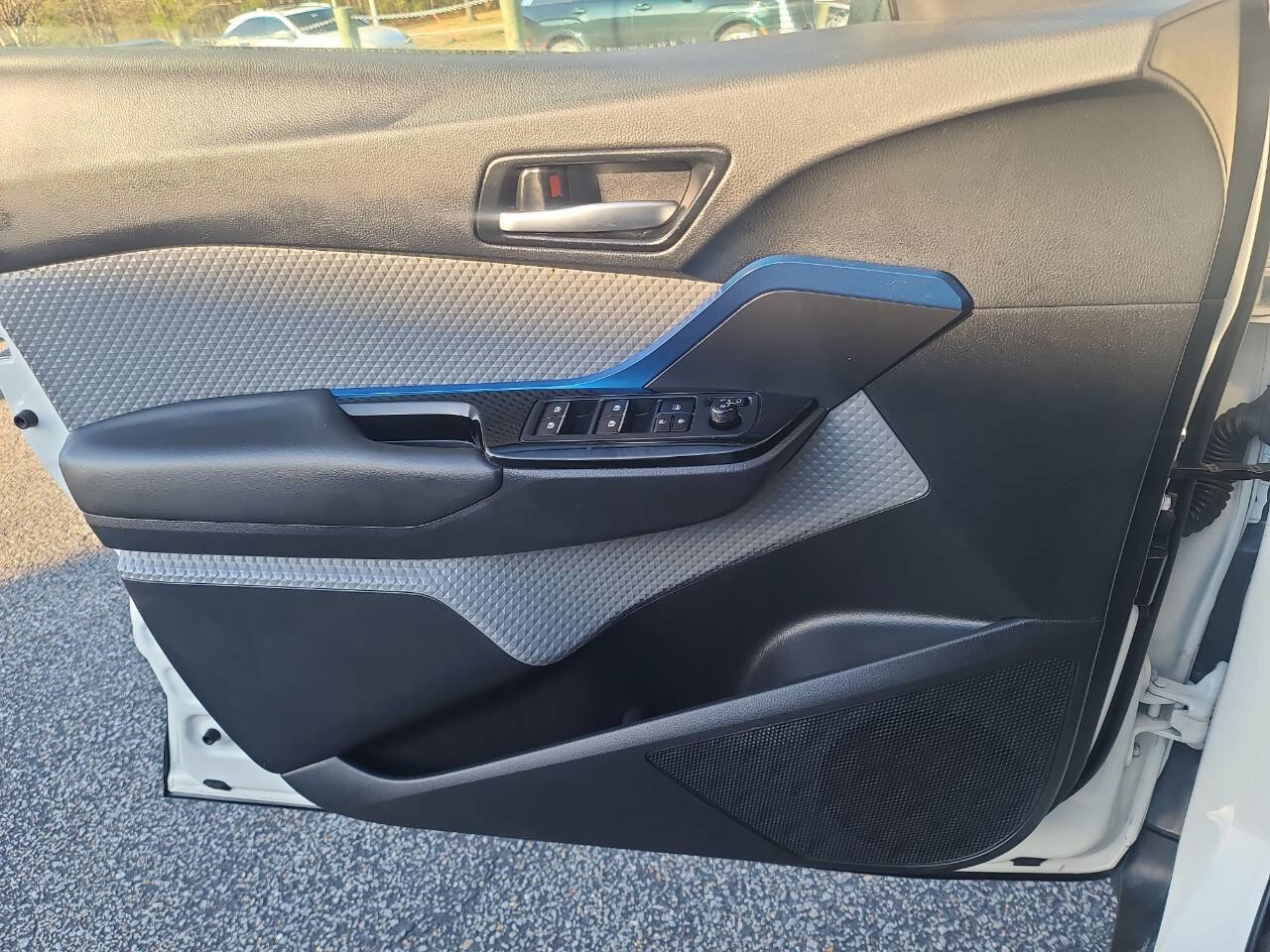 Used 2019 Toyota C-HR XLE FWD image 23