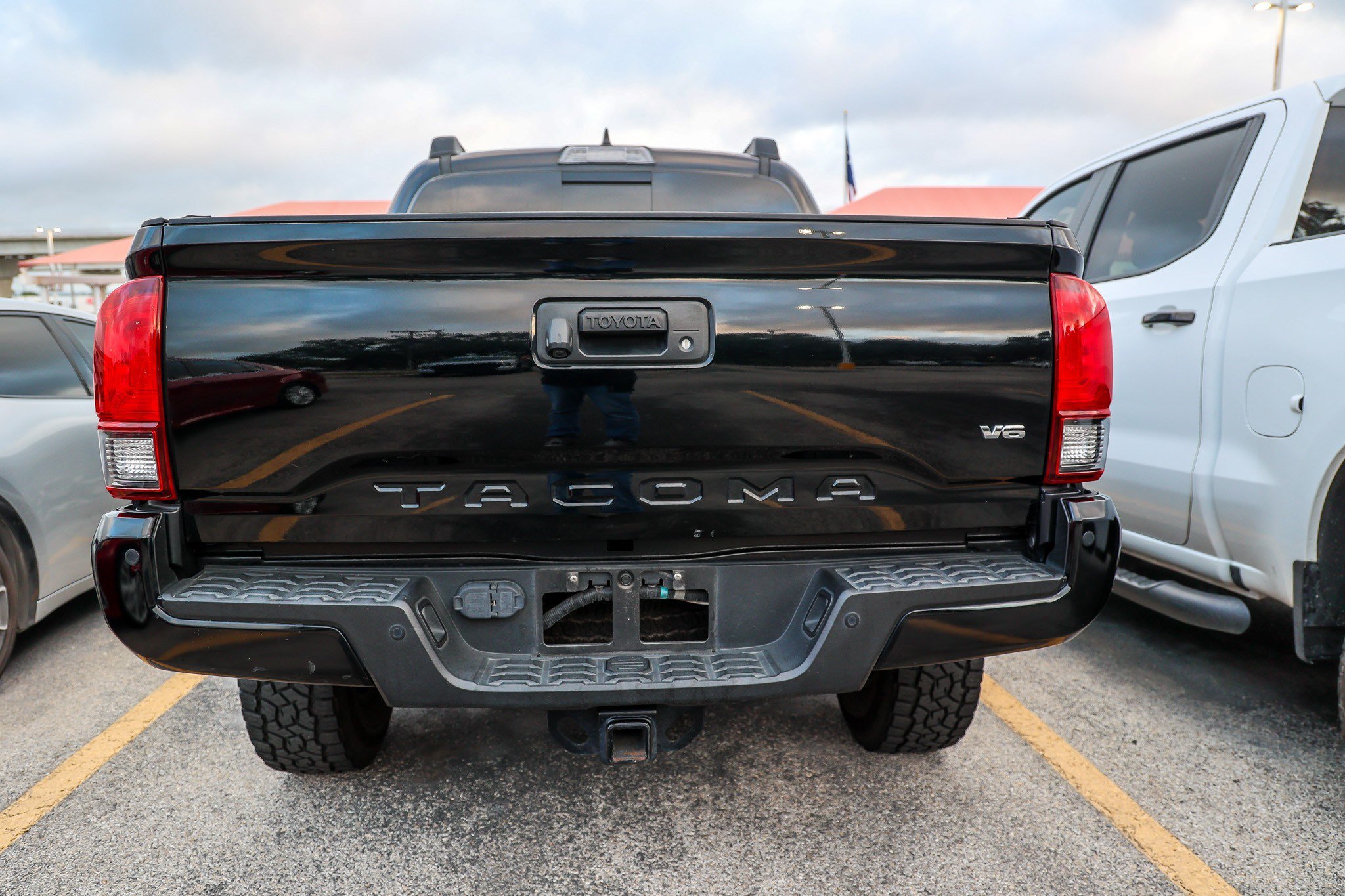 Used 2018 Toyota Tacoma SR AWD/4WD image 9