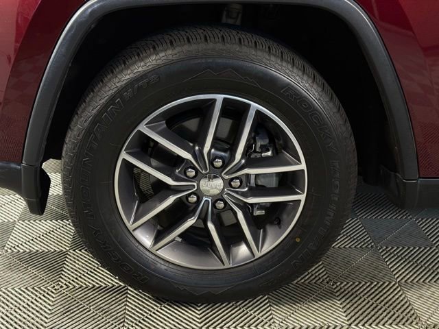 Used 2017 Jeep Grand Cherokee Limited w/ Luxury Group II image 18