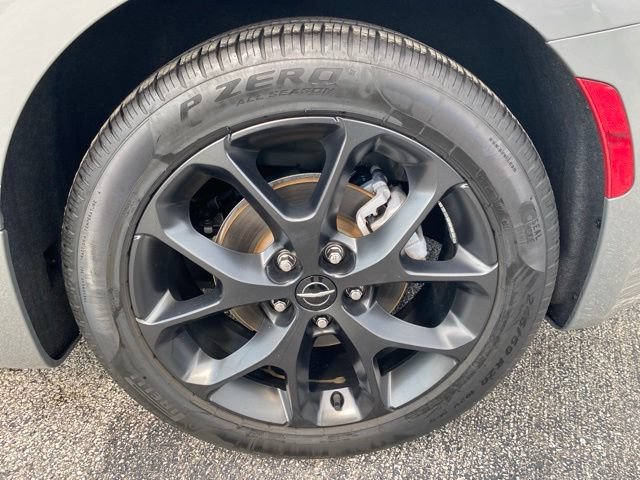 Used 2025 Chrysler Pacifica Limited FWD image 11