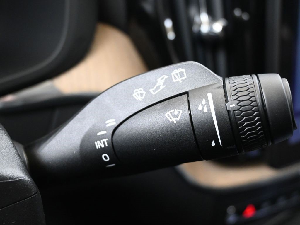 New 2026 Volvo XC60 B5 Plus w/ Climate Package image 29